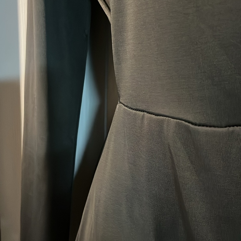 Next question brand dress v neck size Small gray - Picture 8 of 8